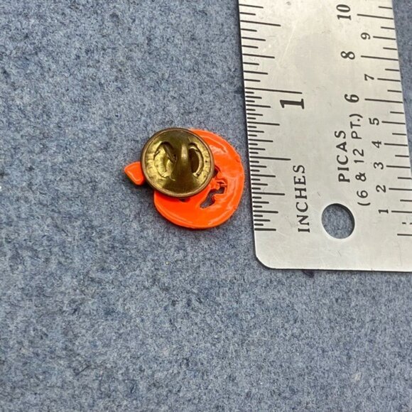 Halloween Pumpkin Enamel Pin Jack-O-Lantern Lapel Pin Spooky Cute Retro Vintage - Picture 5 of 6